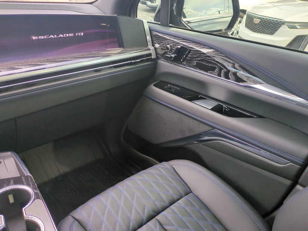 New 2026 Cadillac Escalade IQ Luxury 1 w/ LPO, Floor Liner Package AWD/4WD image 16