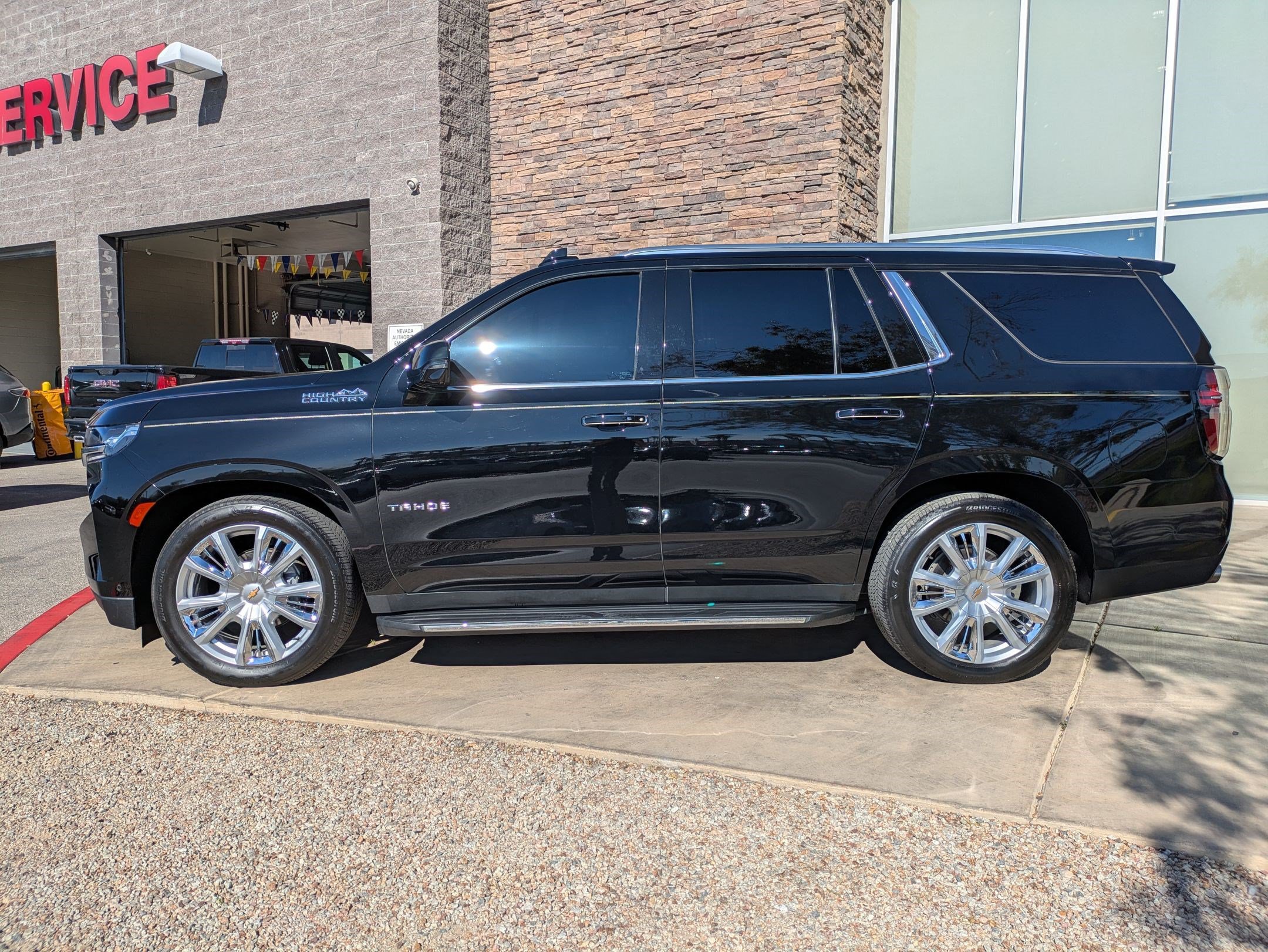 Used 2024 Chevrolet Tahoe High Country w/ Advanced Technology Package AWD/4WD image 2