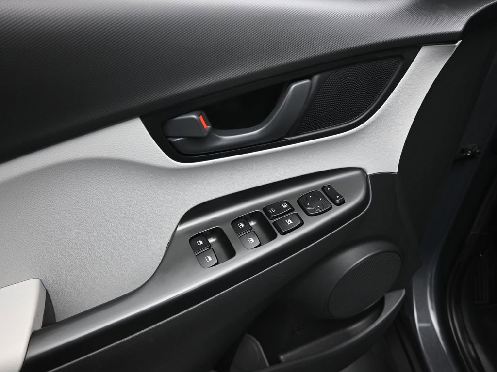 Used 2023 Hyundai Kona SEL image 11