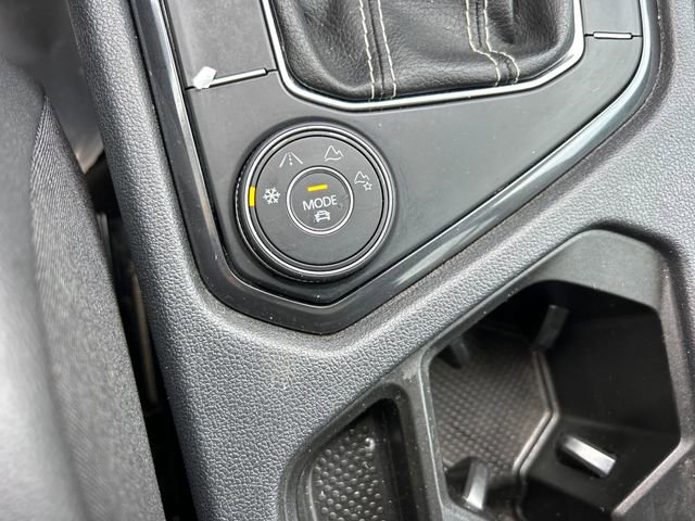 Used 2023 Volkswagen Tiguan SE image 19