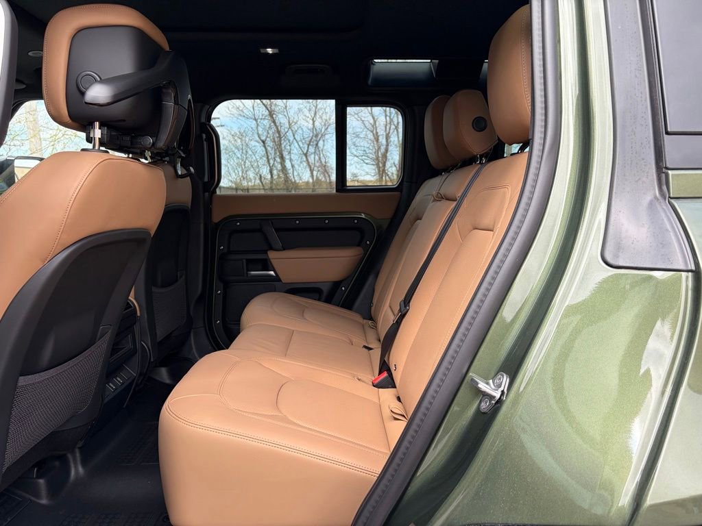 New 2026 Land Rover Defender 110 X-Dynamic SE AWD/4WD image 13