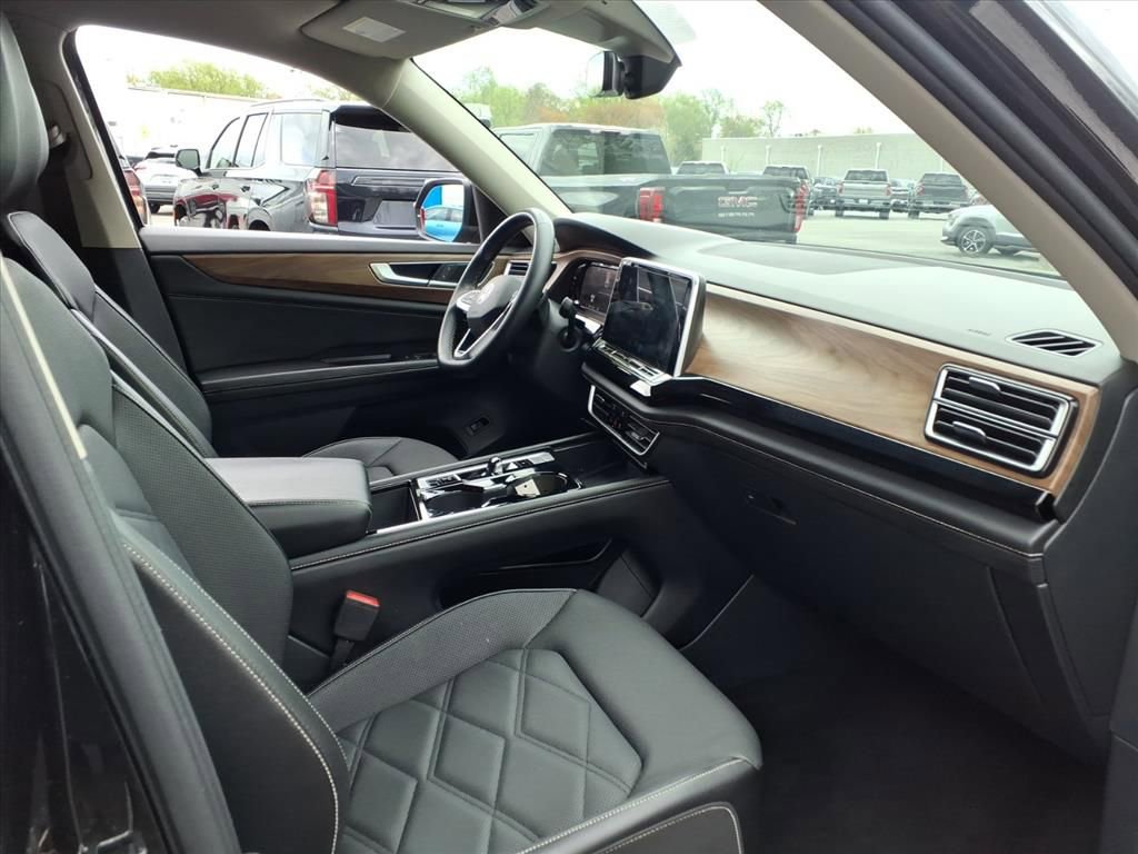 Used 2024 Volkswagen Atlas SE image 21