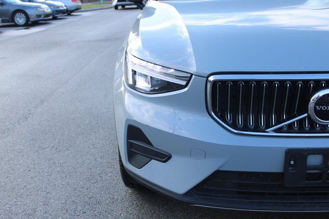 Used 2025 Volvo XC40 B5 Plus image 39