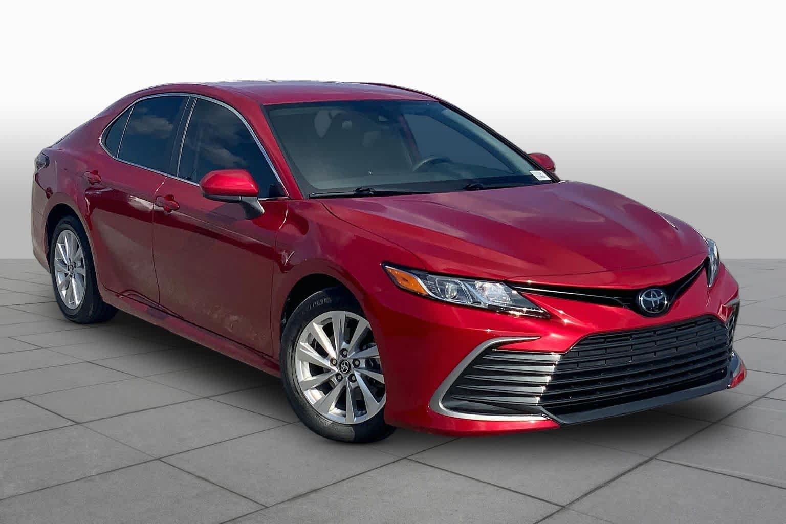Used 2023 Toyota Camry LE FWD image 3