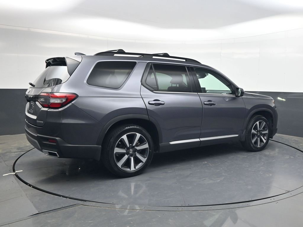 Used 2023 Honda Pilot Touring image 4