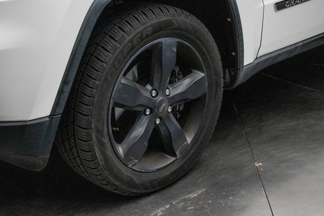 Used 2012 Jeep Grand Cherokee Overland AWD/4WD image 8