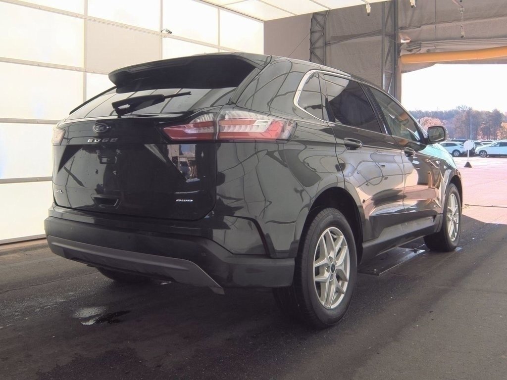 Used 2022 Ford Edge SEL image 2