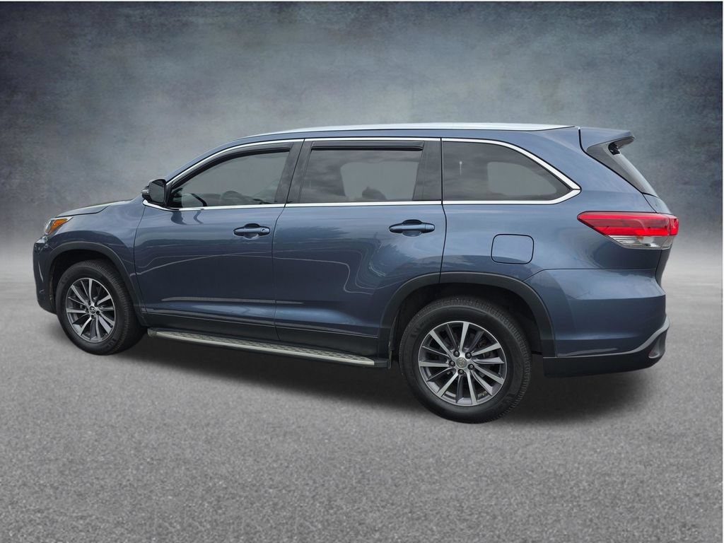 Used 2019 Toyota Highlander XLE FWD image 11