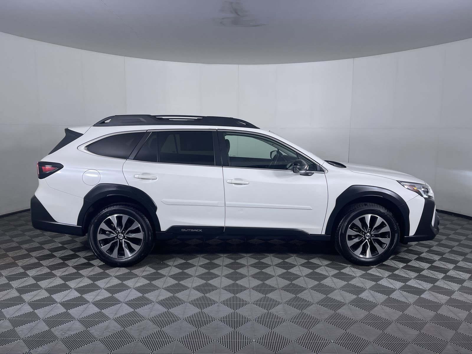 Used 2024 Subaru Outback Limited AWD/4WD image 10