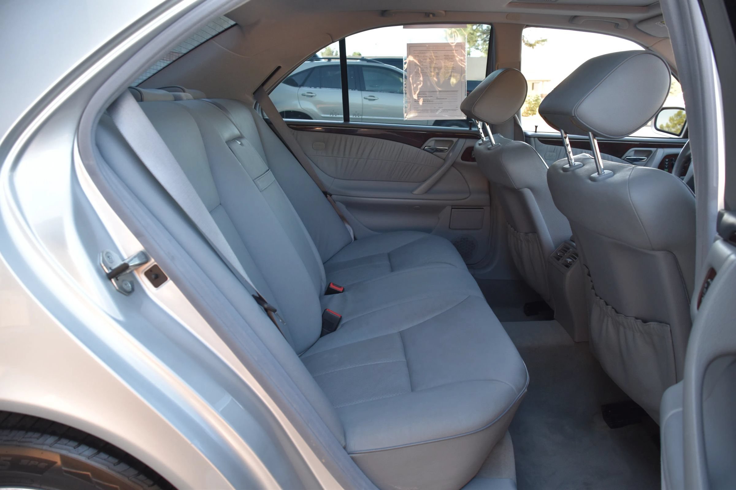 Used 2000 Mercedes-Benz E 320 Sedan image 28