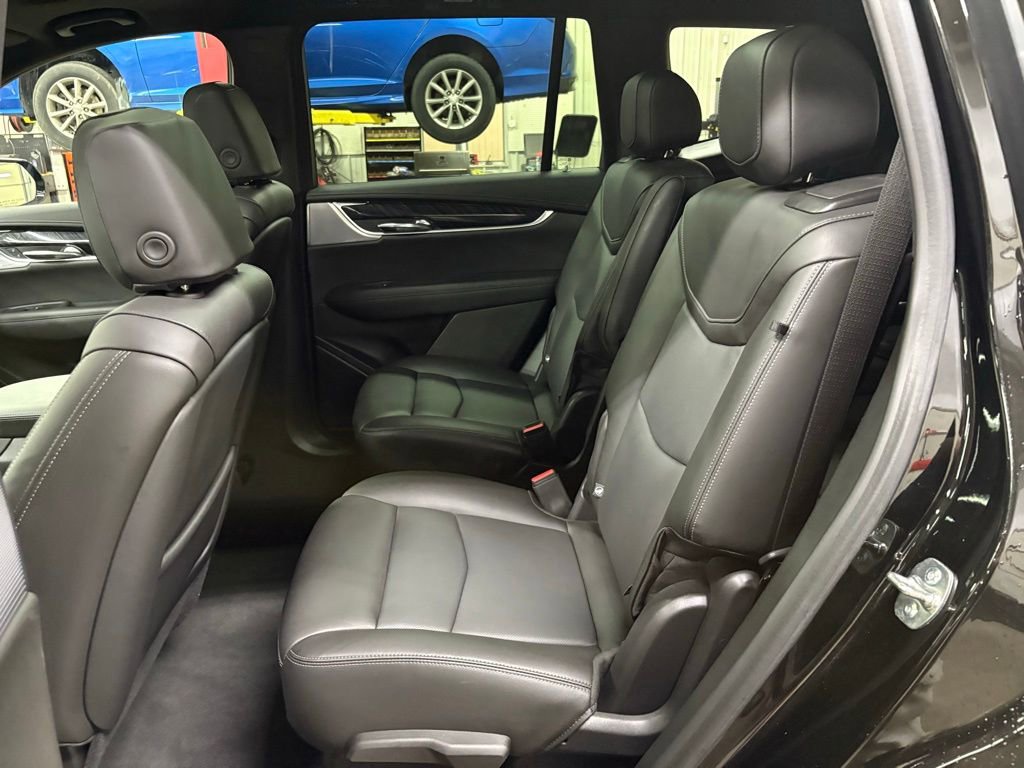 Used 2025 Cadillac XT6 Premium Luxury image 12