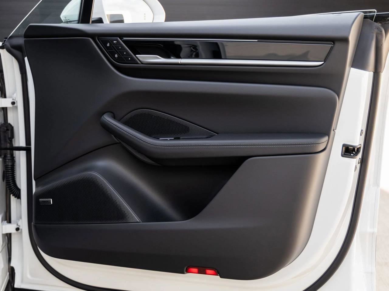 Used 2025 Porsche Macan 4S Electric image 89