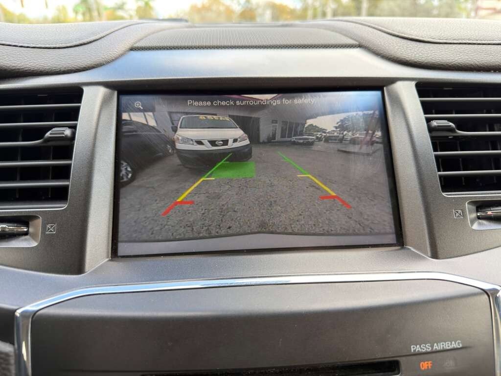 Used 2015 Lincoln MKS image 19