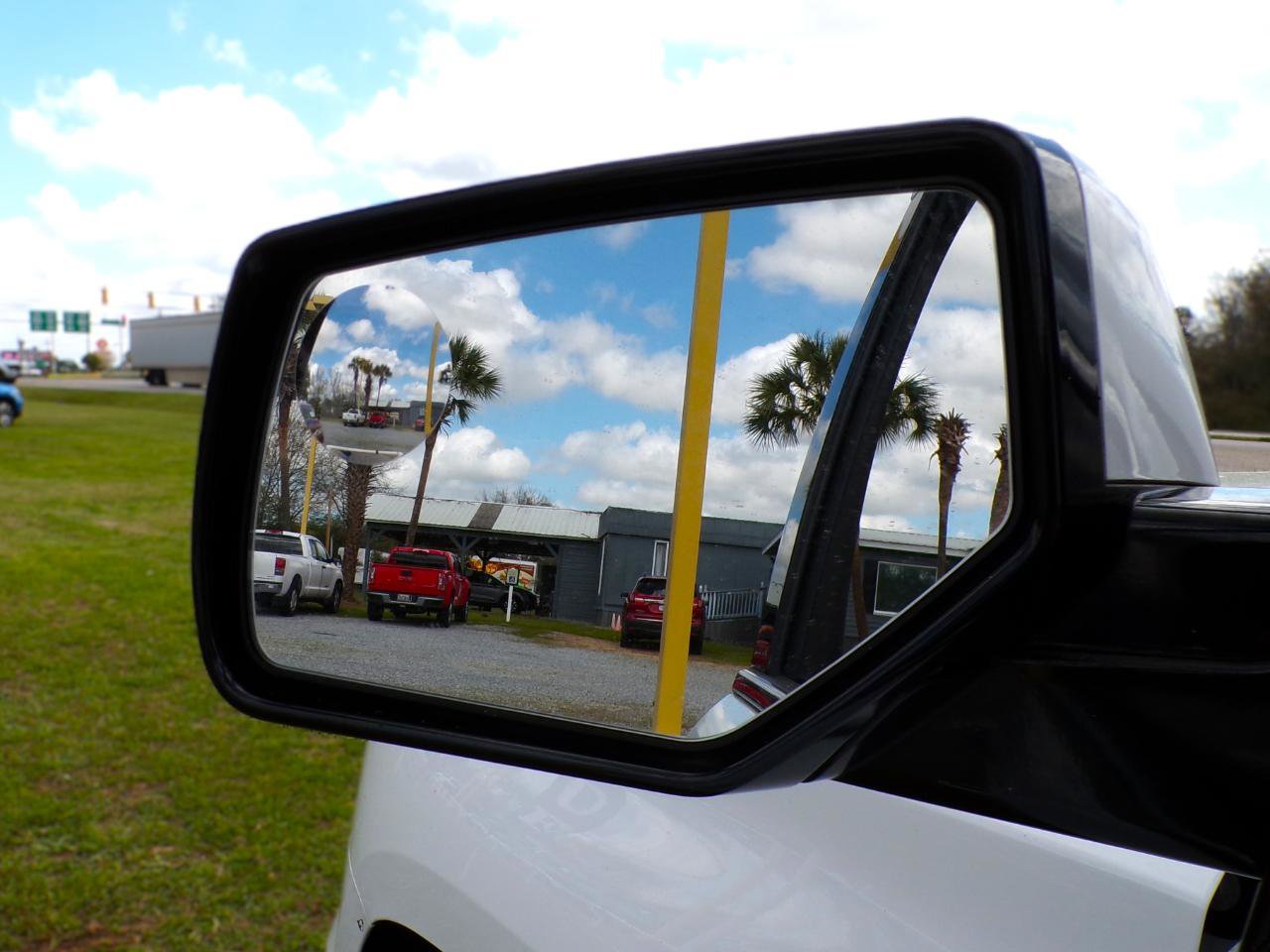 Used 2018 Chevrolet Suburban LT RWD image 40