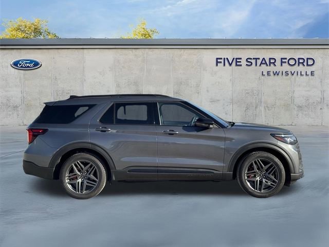 Used 2025 Ford Explorer ST image 3