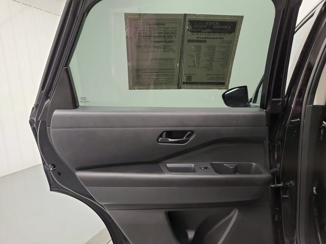 Used 2025 Nissan Pathfinder SV AWD/4WD image 30
