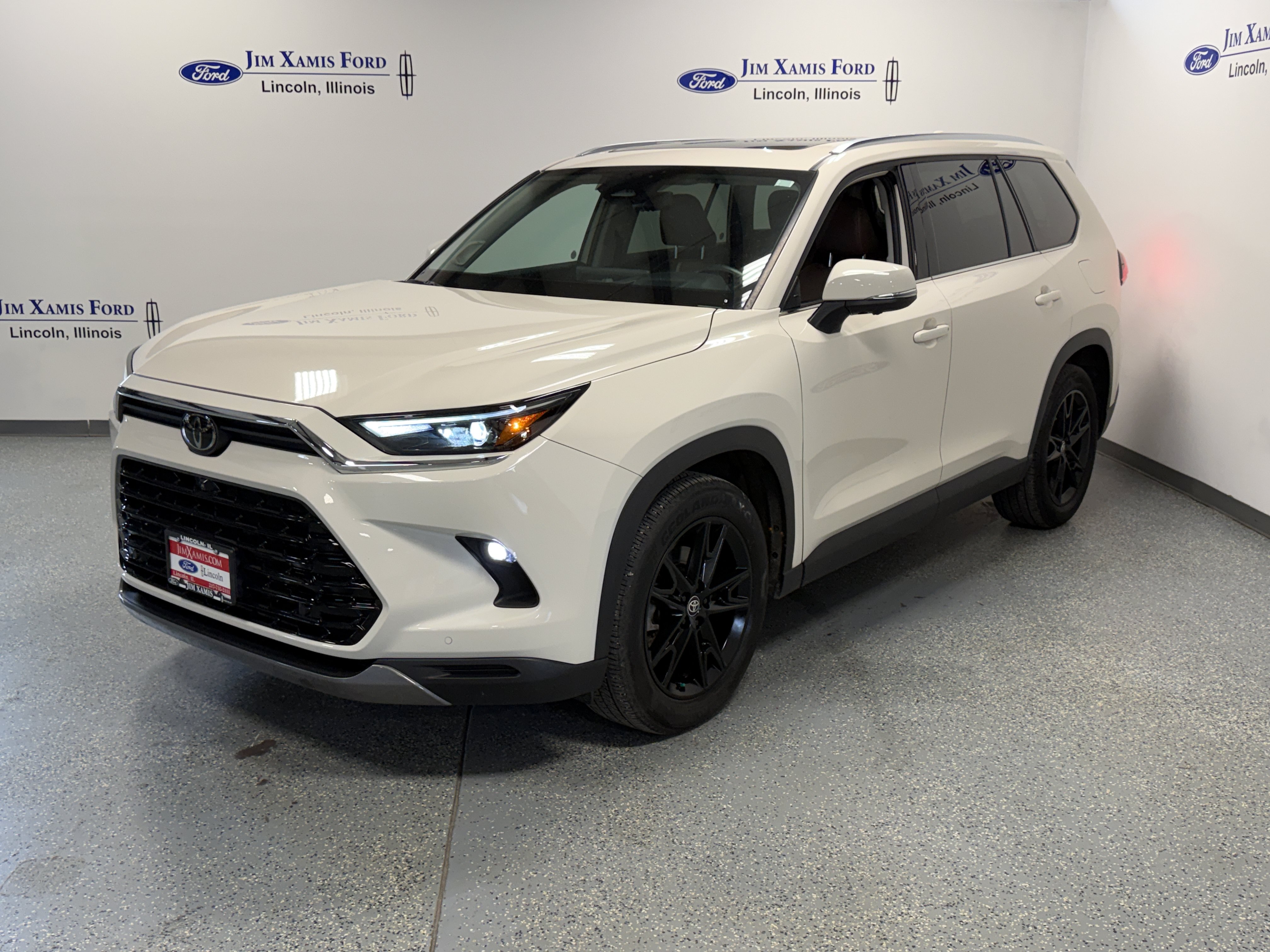 Used 2024 Toyota Grand Highlander AWD image 3