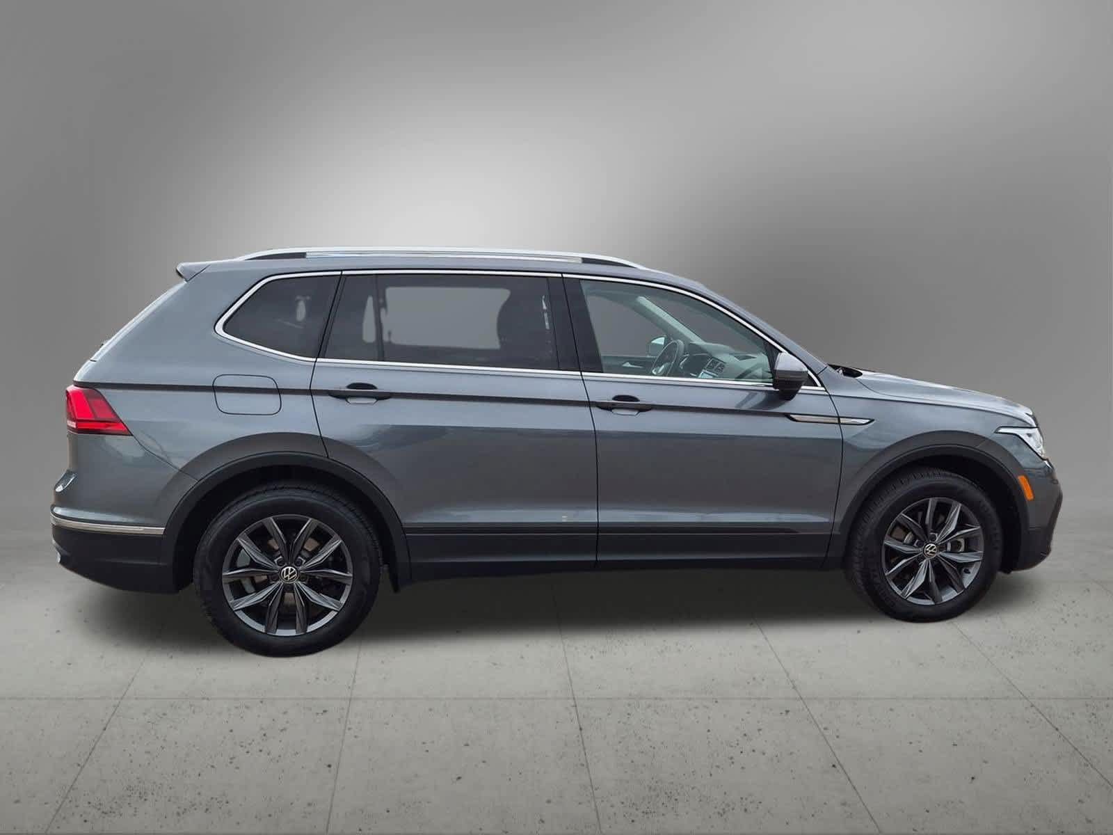 Used 2024 Volkswagen Tiguan SE AWD/4WD image 7