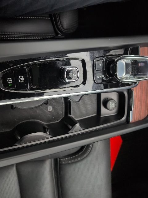 Used 2023 Volvo XC60 B6 Ultimate w/ Protection Package Premier AWD/4WD image 22