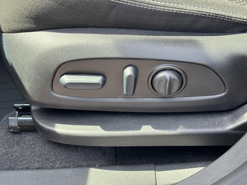 Used 2023 GMC Terrain SLE w/ Driver Convenience Package FWD image 15