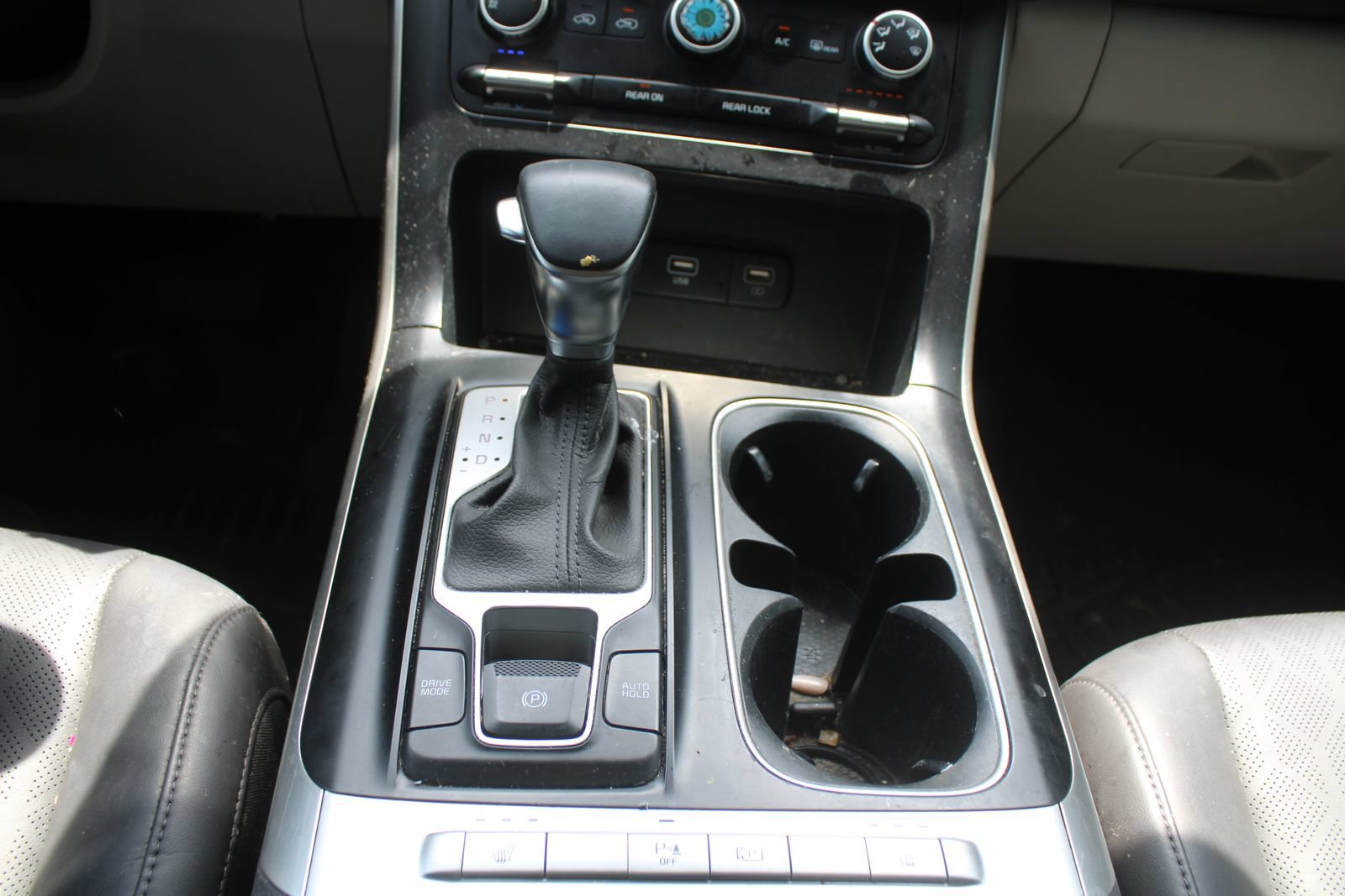 Used 2024 Kia Carnival LX FWD image 39