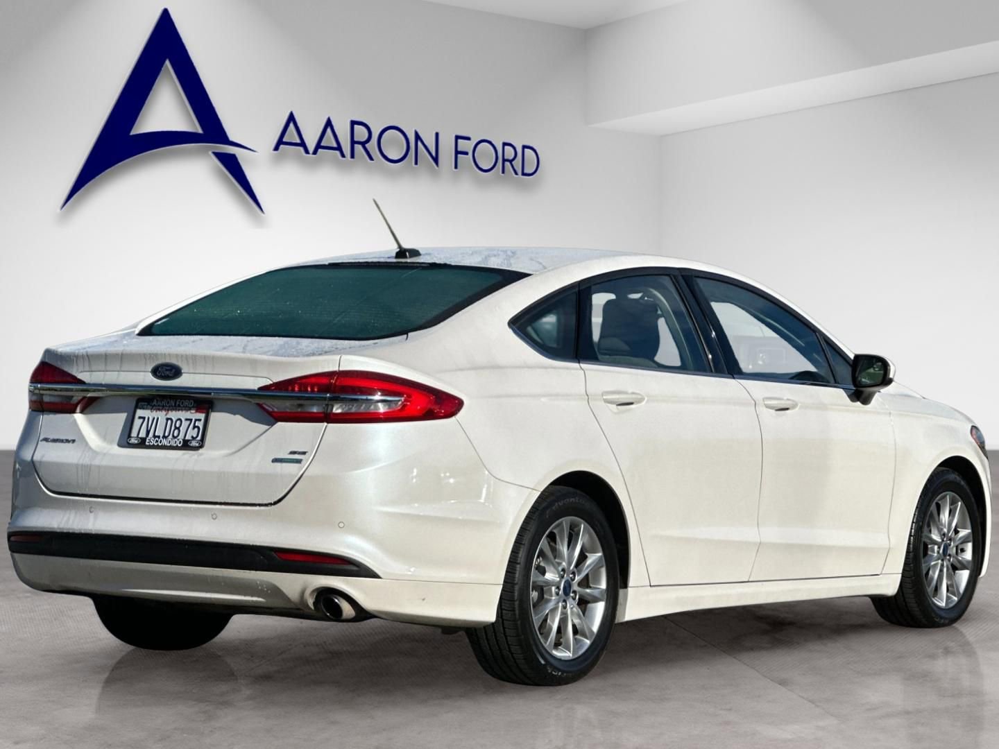 Used 2017 Ford Fusion SE w/ Fusion SE Technology Package image 5