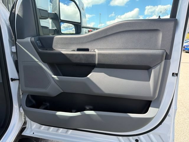 Used 2024 Ford F550 4x4 Regular Cab Super Duty image 21