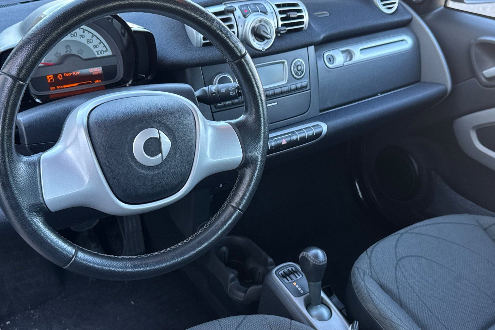 Used 2016 smart fortwo passion image 12