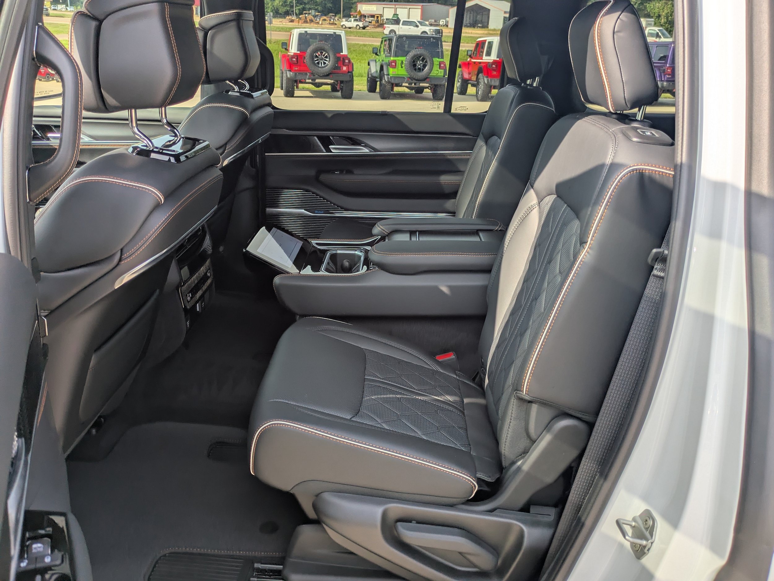 New 2026 Jeep Grand Wagoneer Summit AWD/4WD image 10