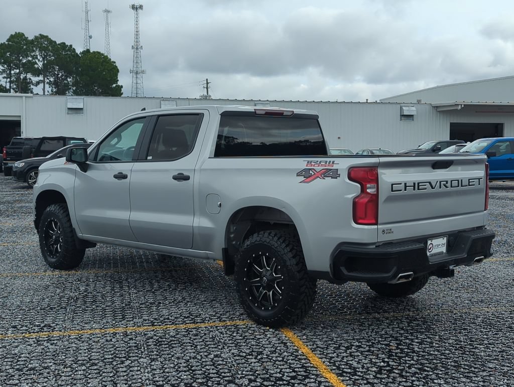 Used 2021 Chevrolet Silverado 1500 Custom Trail Boss w/ LPO, Dark Essentials Package AWD/4WD image 4