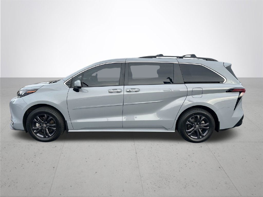 Used 2024 Toyota Sienna XLE Woodland Edition AWD/4WD image 10