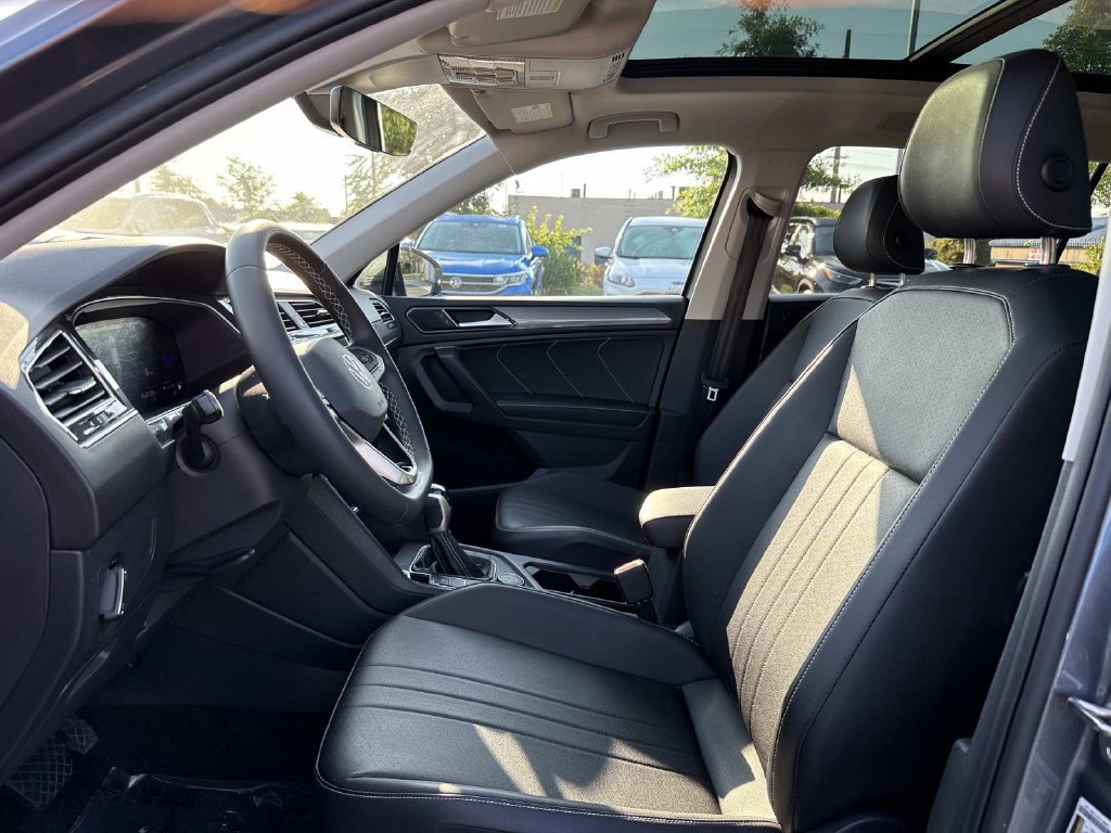 Used 2023 Volkswagen Tiguan SE AWD/4WD image 10