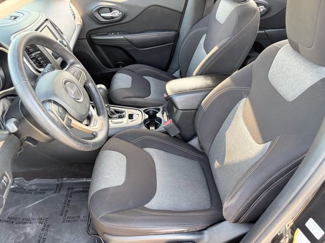 Used 2016 Jeep Cherokee Sport image 6