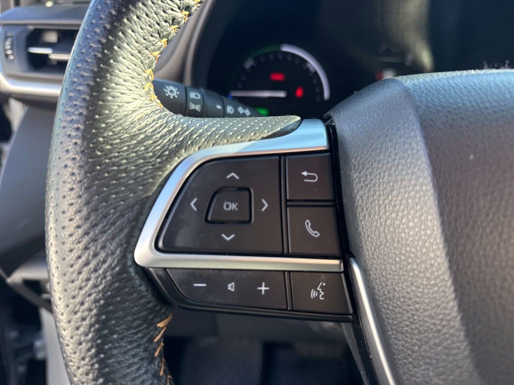 Used 2023 Toyota Sienna XLE Woodland Edition image 14