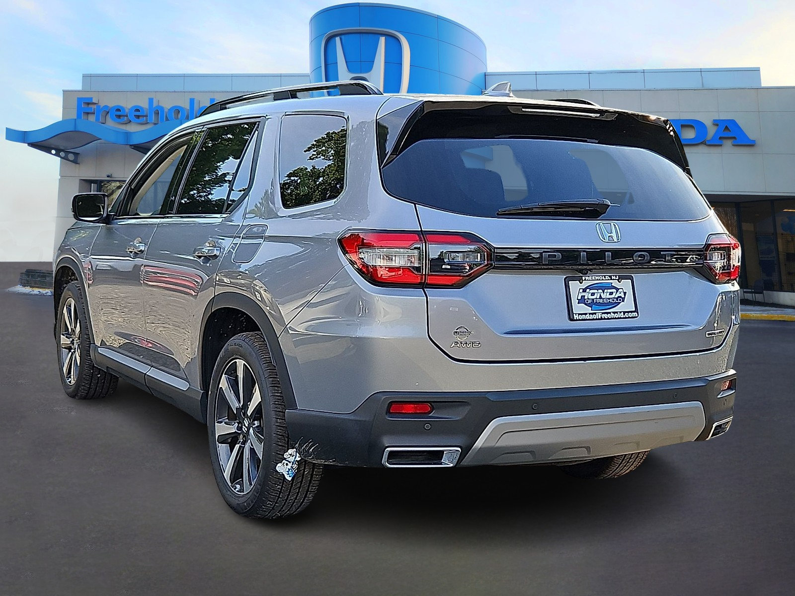 Certified 2024 Honda Pilot Touring image 4
