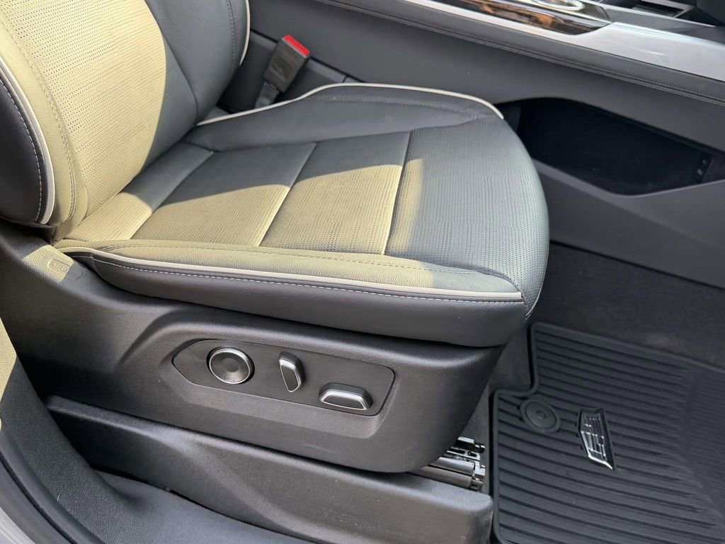 Certified 2025 Cadillac Escalade ESV Premium Luxury image 11
