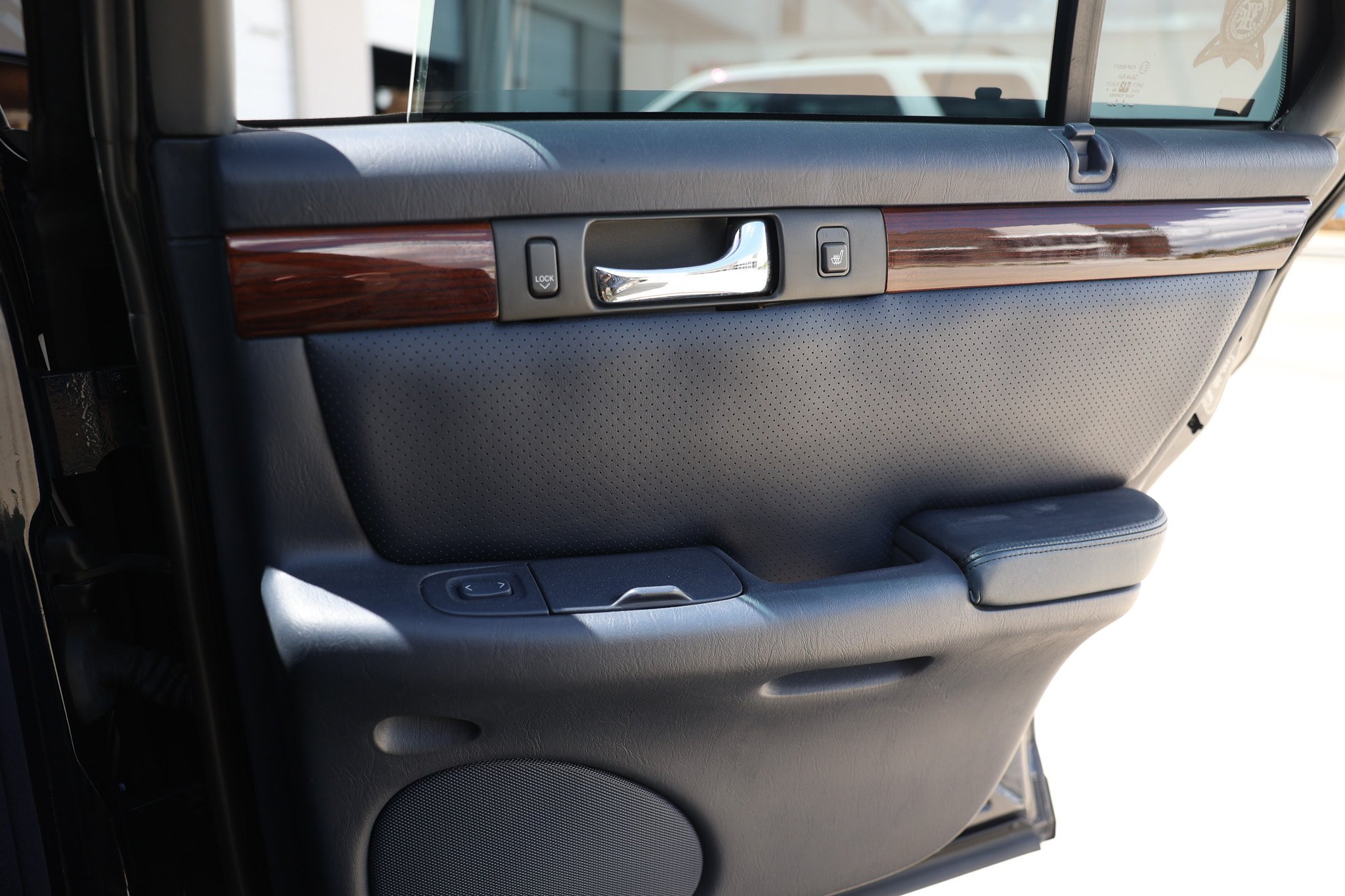 Used 1999 Cadillac Seville STS FWD image 46