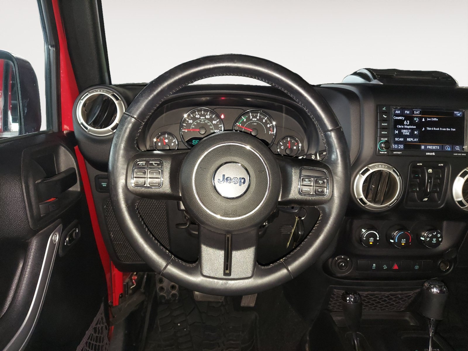 Used 2018 Jeep Wrangler Unlimited Rubicon w/ Connectivity Group AWD/4WD image 13