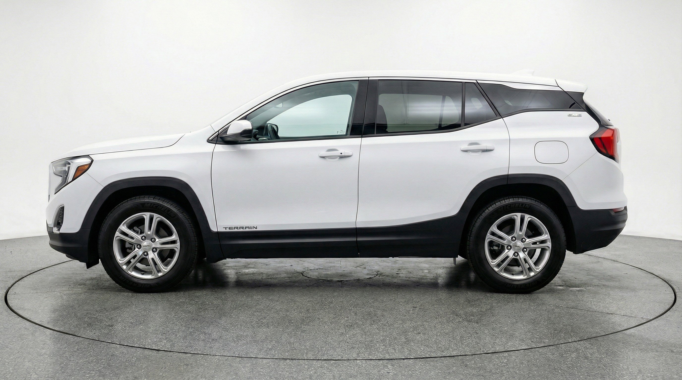 Used 2024 GMC Terrain SLE FWD image 5