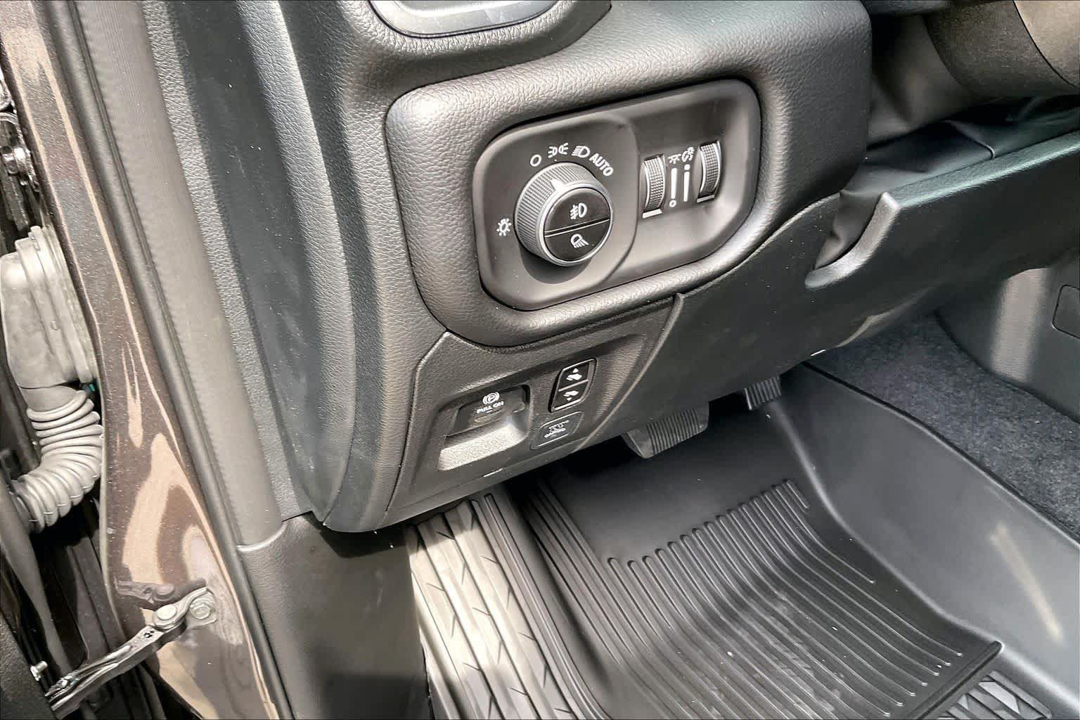 New 2027 RAM 1500 Laramie AWD/4WD image 18