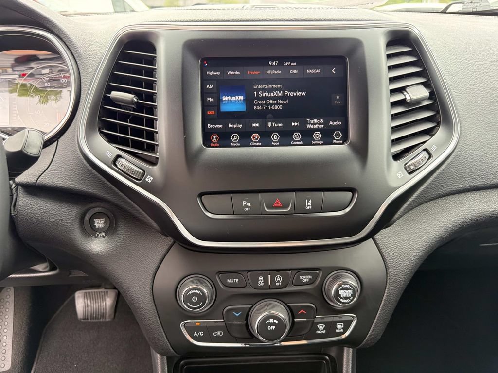 Used 2021 Jeep Cherokee Latitude Plus AWD/4WD image 29
