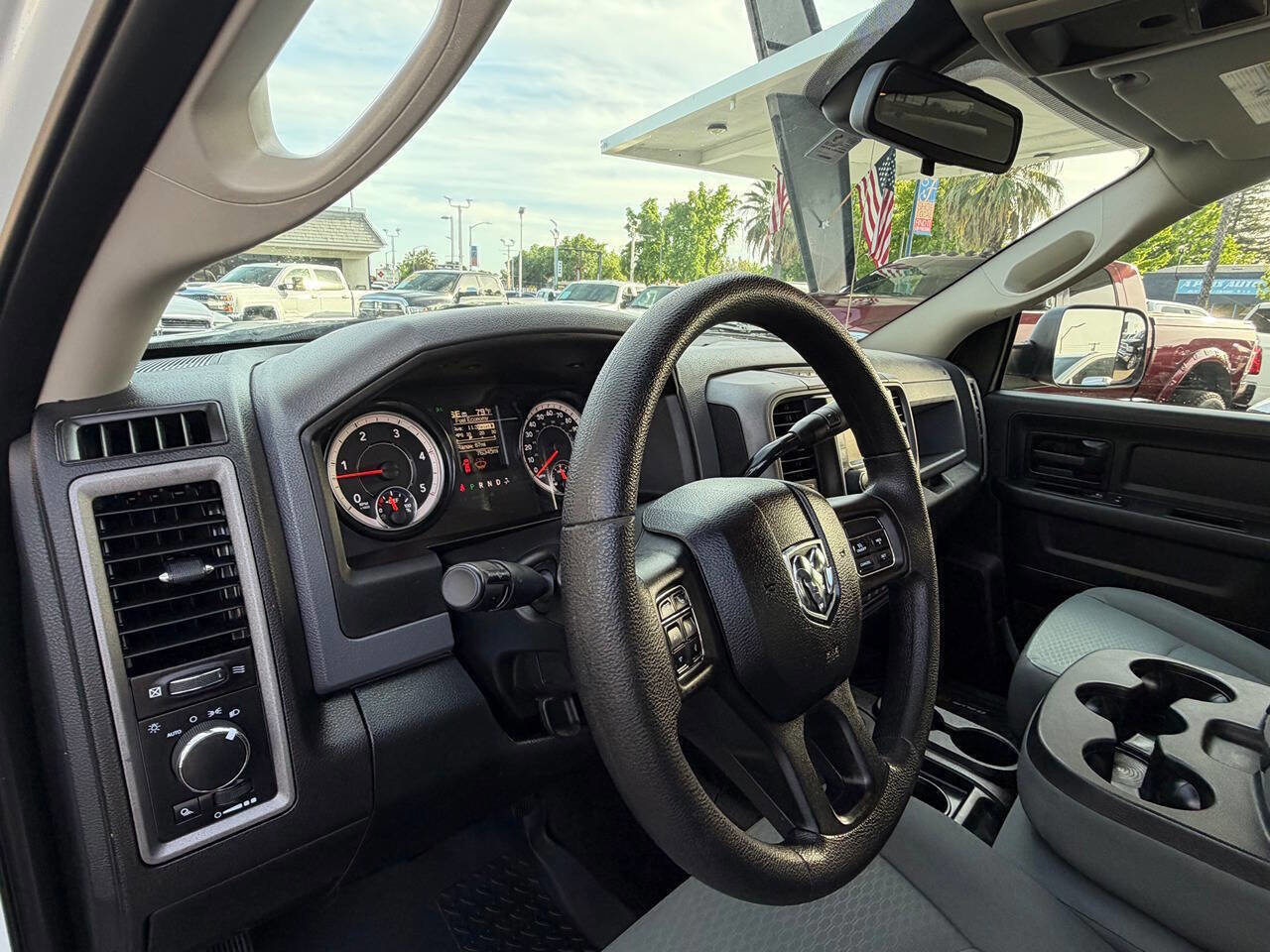 Used 2016 RAM 3500 Tradesman w/ Chrome Appearance Group image 32