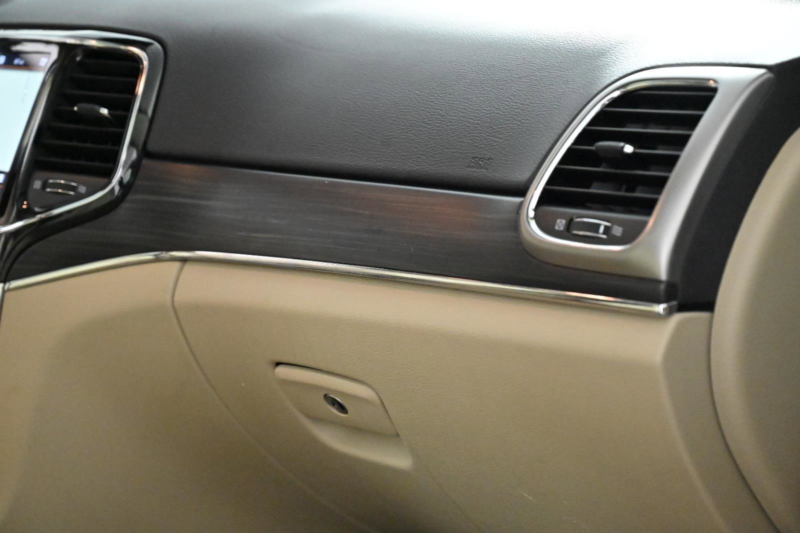 Used 2021 Jeep Grand Cherokee Limited w/ Luxury Group II image 24