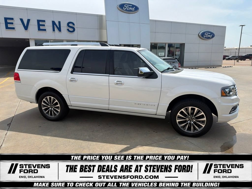 Used 2015 Lincoln Navigator L 4WD image 3
