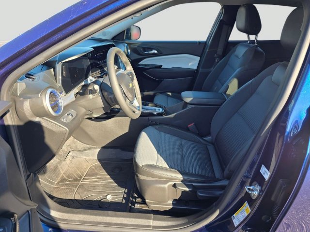 Used 2024 Chevrolet Trax LT w/ Sunroof Package FWD image 22