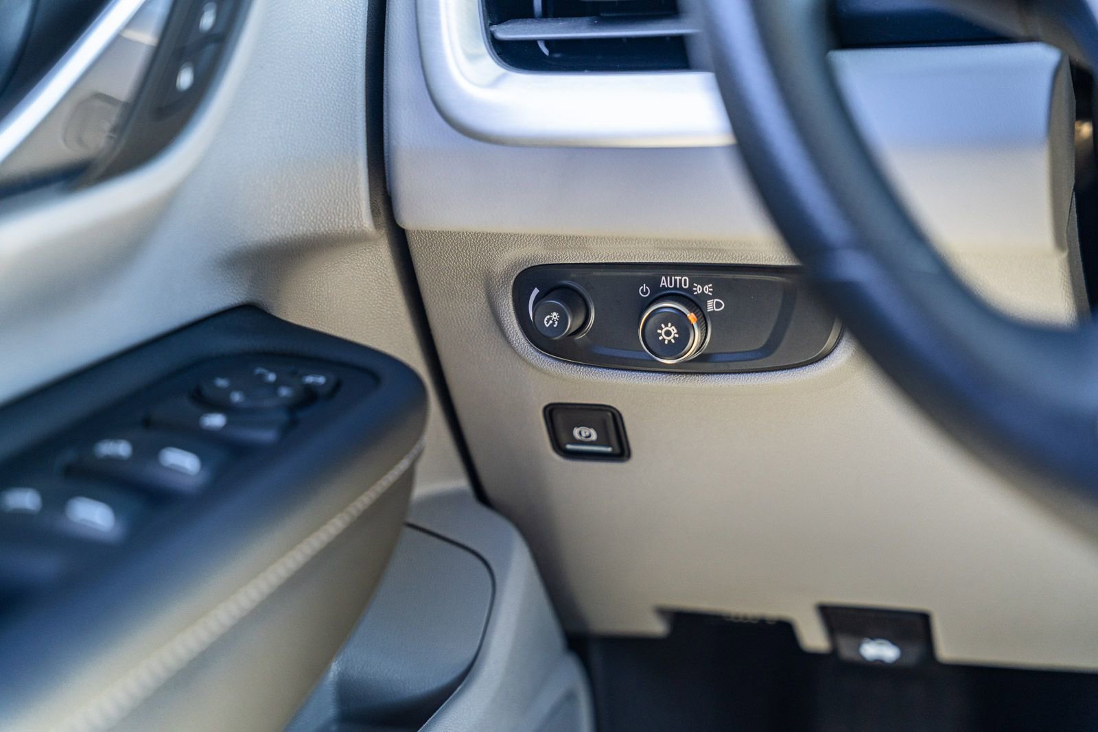 Used 2024 GMC Terrain SLE image 29