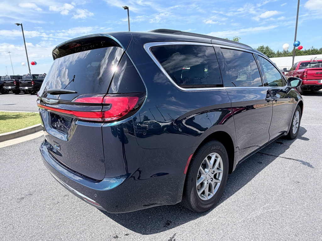 Used 2022 Chrysler Pacifica Touring FWD image 6