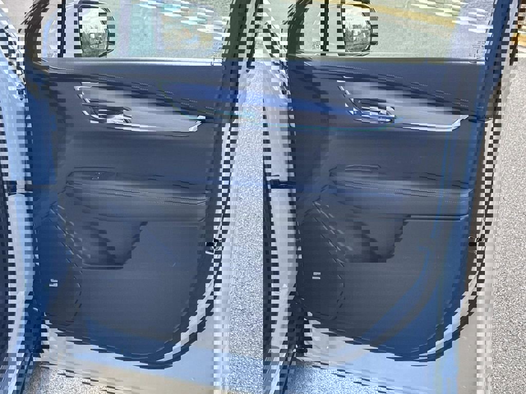 New 2025 Cadillac XT6 Luxury image 8