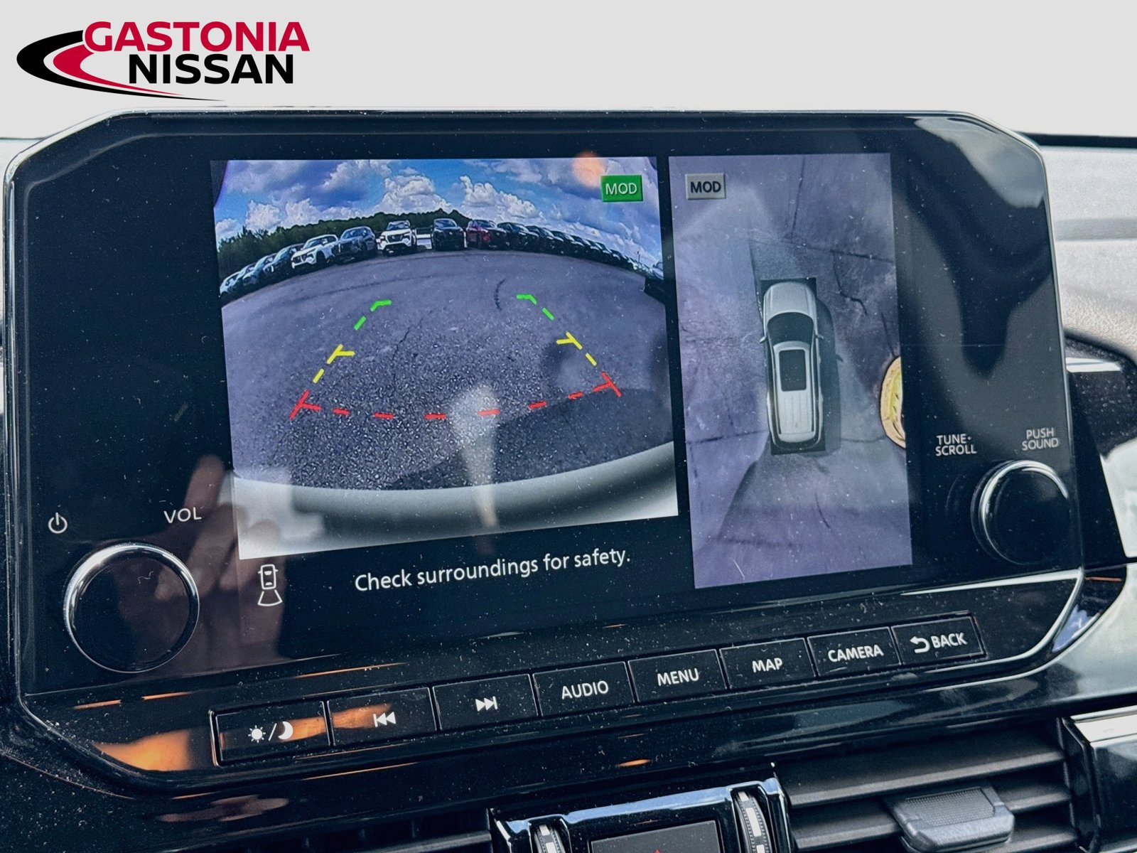 Used 2025 Nissan Pathfinder SL FWD image 18