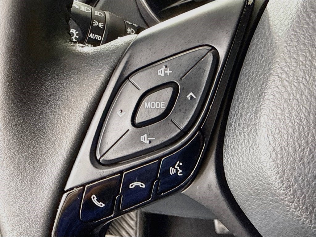 Used 2022 Toyota C-HR Limited FWD image 13